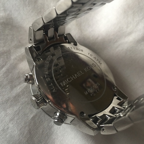 Michael Kors Watch - Picture 4 of 4